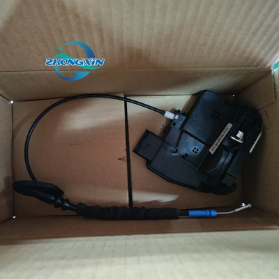 En haut à droite, à l'arrière de la porte, le mécanisme de verrouillage du corps EM2E-6205209 pour BYD Dolphin 21.08-